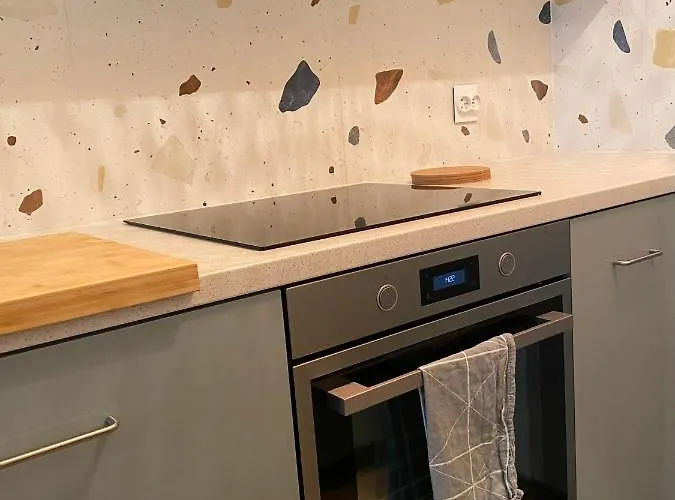 Apartment Close To Metro, 8 Minutes To Centrum And Near Airport